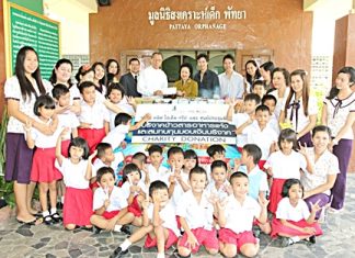 As part of Royal Cliff Hotel Group’s yearly CSR program, Managing Director Panga Vathanakul, Vice-President Vathanai Vathanakul and Executive Director Vitanart Vathanakul together with their the management team recently visited the Father Ray Foundation which includes the School for the Blind, Children with Special Needs, the Vocational School, and the Pattaya Orphanage to donate cash, foodstuffs, books and clothing.